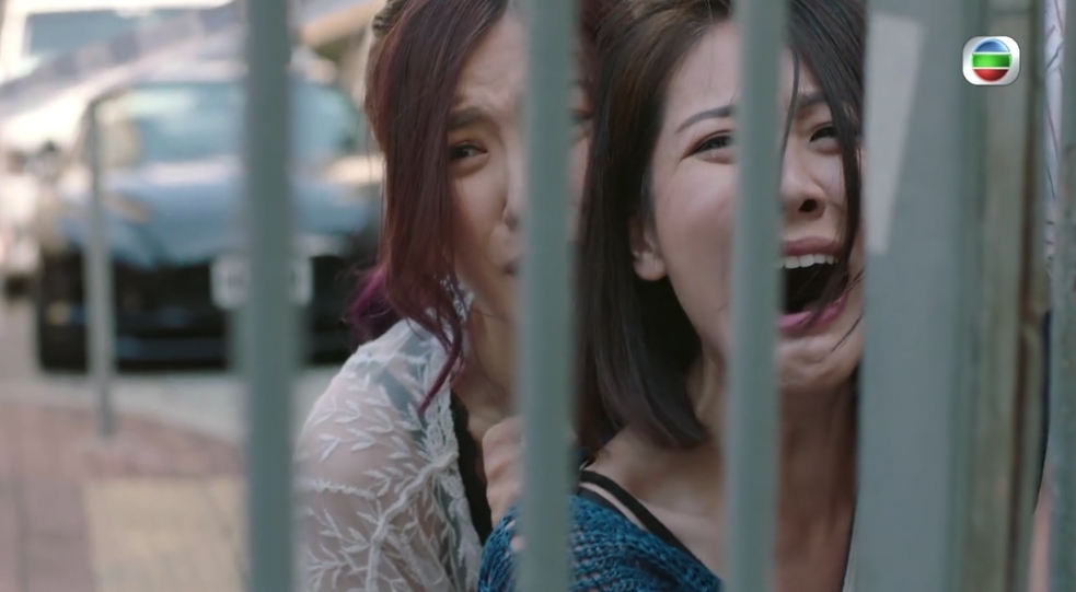 女主崩潰痛哭