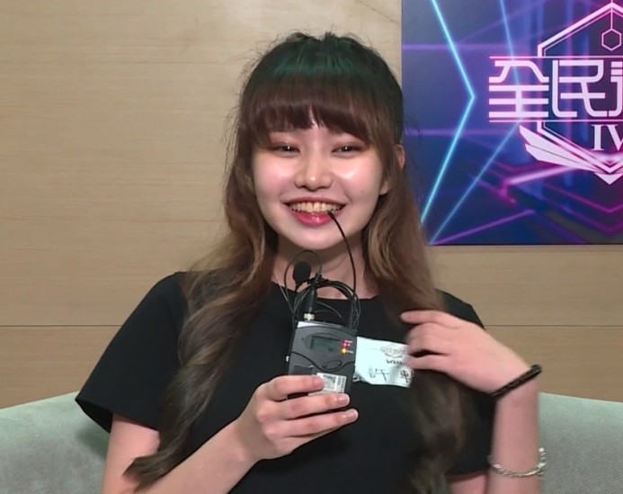 眼利網民就發現，原來 Day 在《前傳》MV《始発の駅》中已獲得不少單頭鏡頭，出鏡率絕對大勝其他參賽者，看來她在《全民造星4》中將會有不俗的發展！