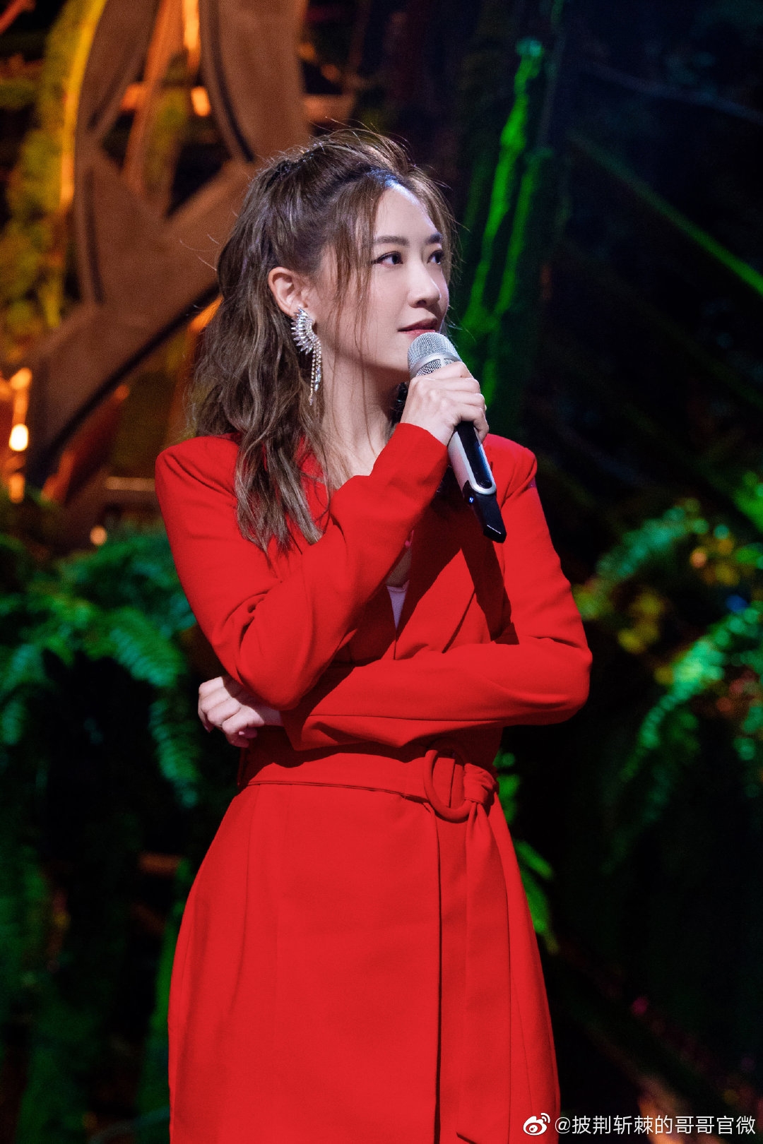 披荊斬棘的哥哥還有陳小春的妻子應采兒組成「大嫂團」