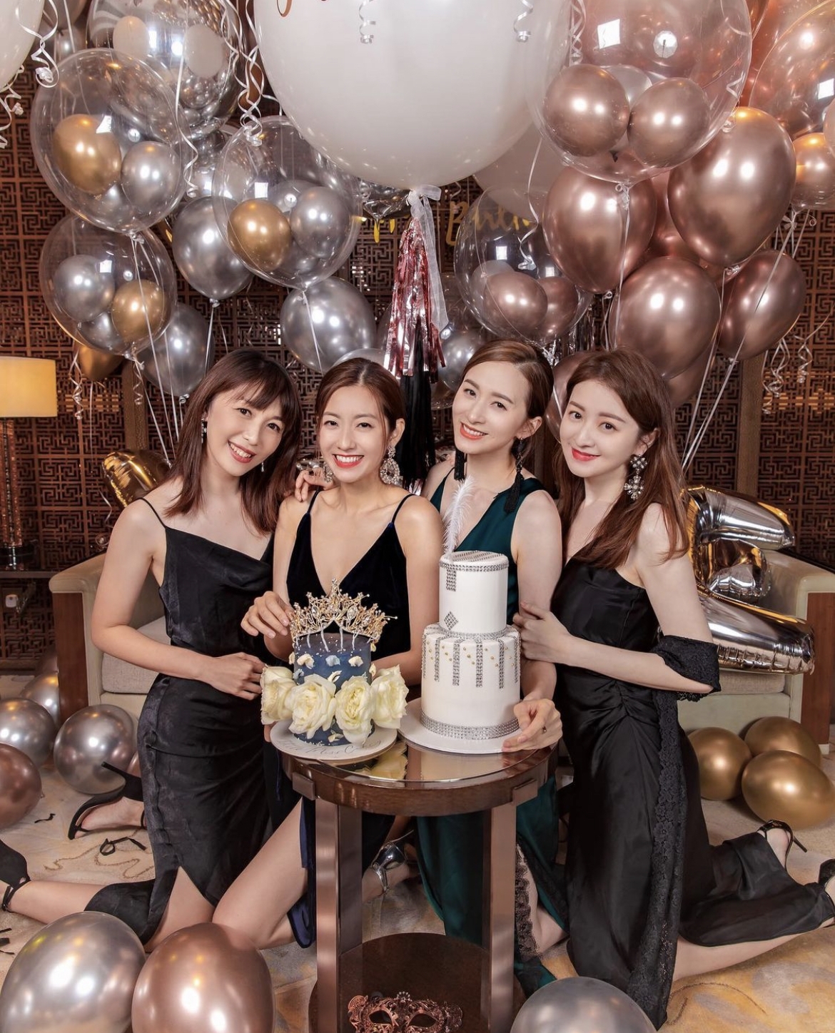 就算兩人雙雙出嫁,逐漸淡出娛樂圈,但仍無阻Suki跟沈卓盈的姊妹情!