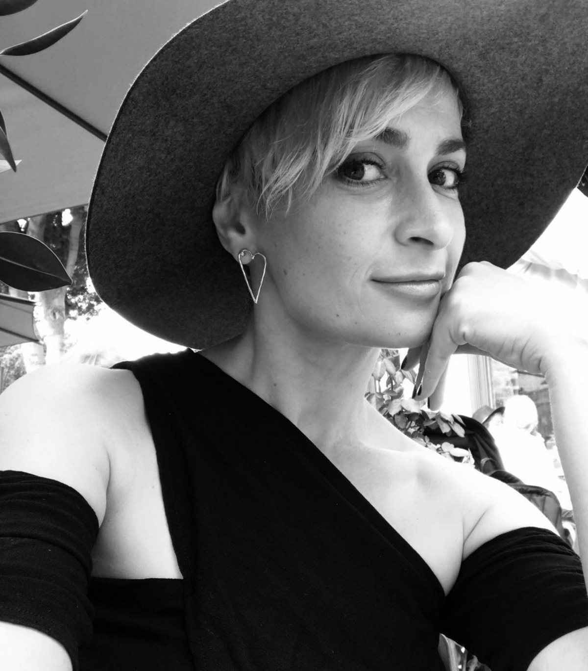 艾力先強調因為案件仍在調查當中，所以他不能就事件作太多的回應與評論，並表示死者 Halyna 是他的朋友