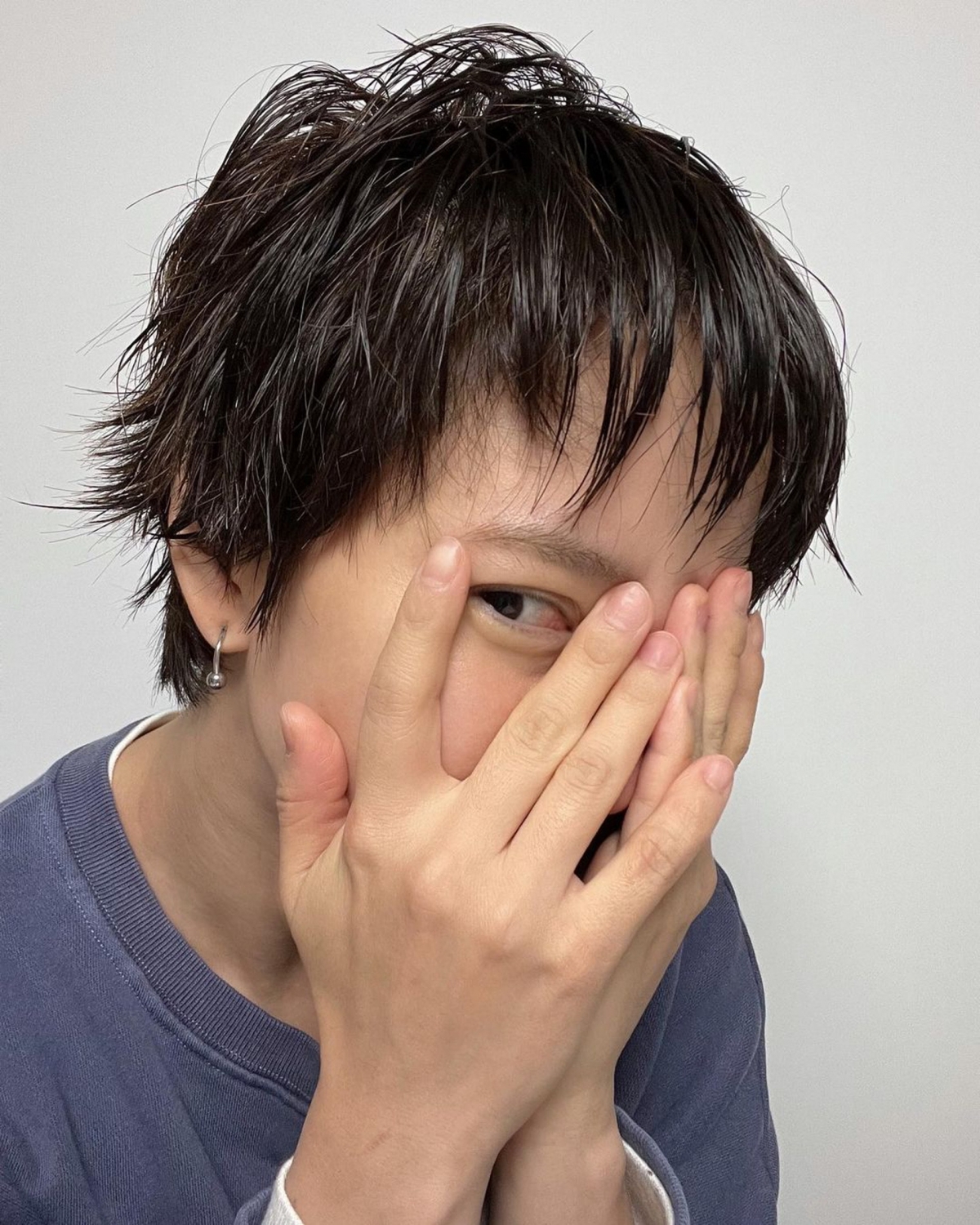 清爽及耳的激短髮,是她出道20年來最短