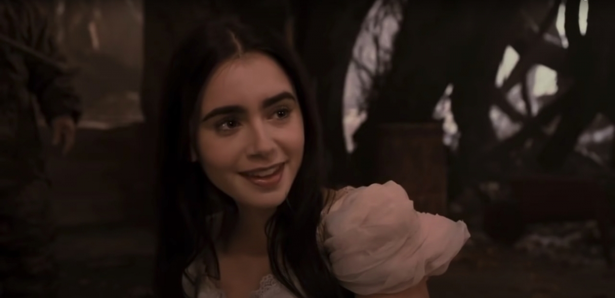 Lily Collins亦於《魔鏡·魔鏡:白雪公主決戰黑心皇后》(Mirror Mirror)電影中飾演過白雪公主一角!