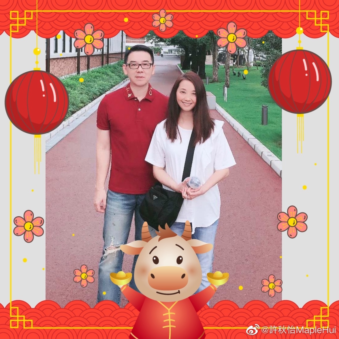 身形亦非常苗條纖瘦,絕無走樣,凍齡技術相當好,站在兒子Cody身旁十足兩姊弟!