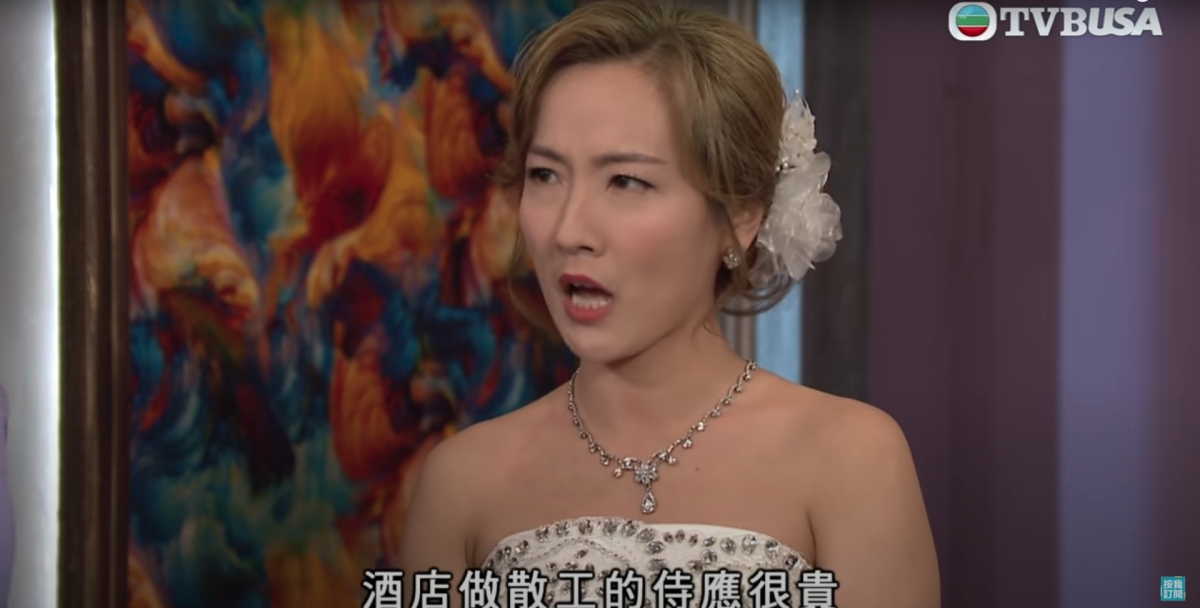 主人家吩咐落:「啲蟹肉伊麵同橙汁要客人自己俾錢」