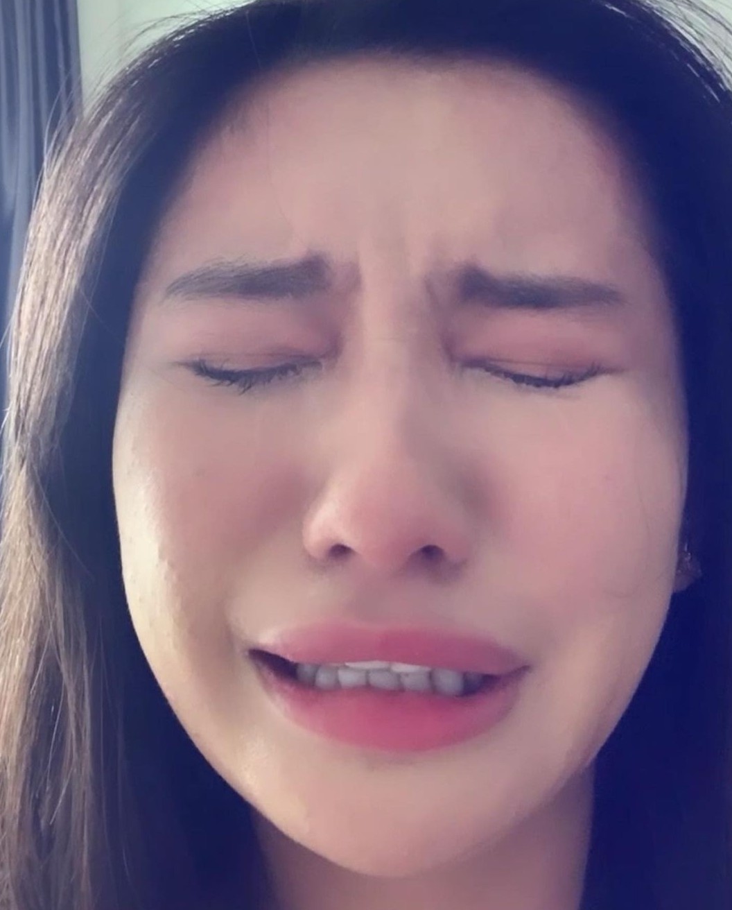 秋雯表示自從當上網美後，更常常會對自己有容貌焦慮！她不但常常變得對自己的容貌沒有自信心，拍攝時更不時因為自己變胖、雙下巴、脫妝等外在問題而令拍攝進度延誤，令她感到相當崩潰！