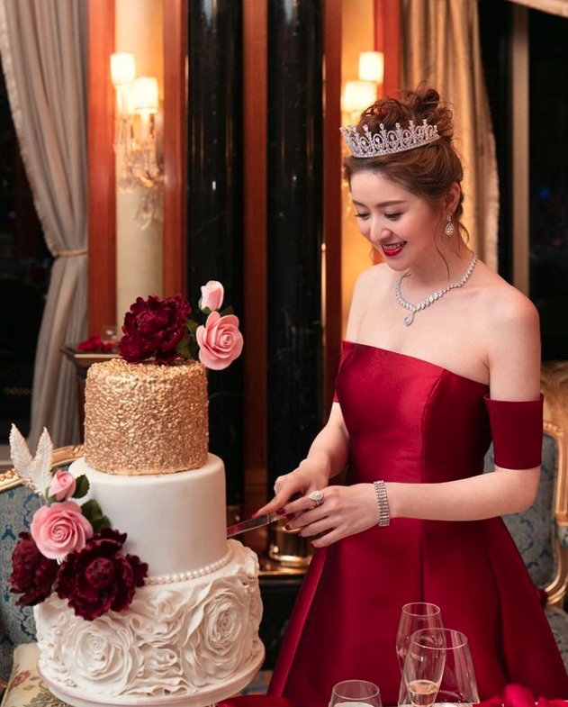 Suki於2009年與飲食業界才俊黃浩結婚~