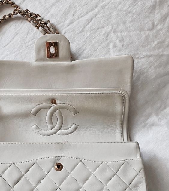 較難保養的淺色系手袋因為較易折舊，因此轉賣回報率亦較低。