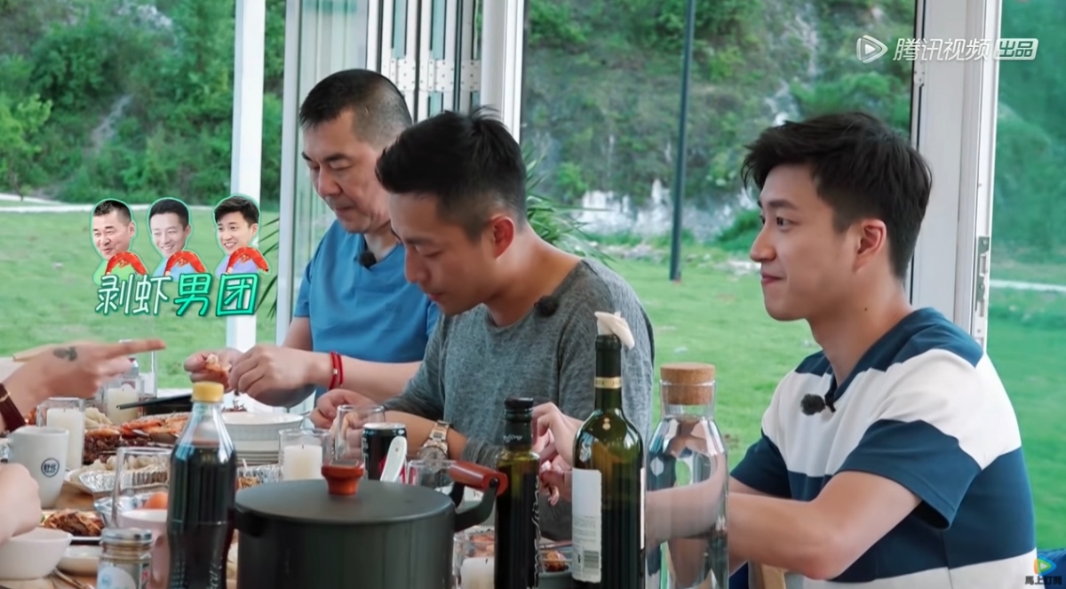 汪小菲為大S放下「大男人」的性格，主動在鏡頭面前為大S剝蝦