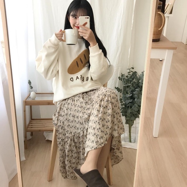 配襯碎花裙營造出比較溫柔的感覺~