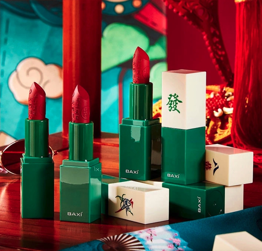 比起麻雀眼影,以亮澤鏡面質地打造的麻雀唇膏的像真度甚至再要高