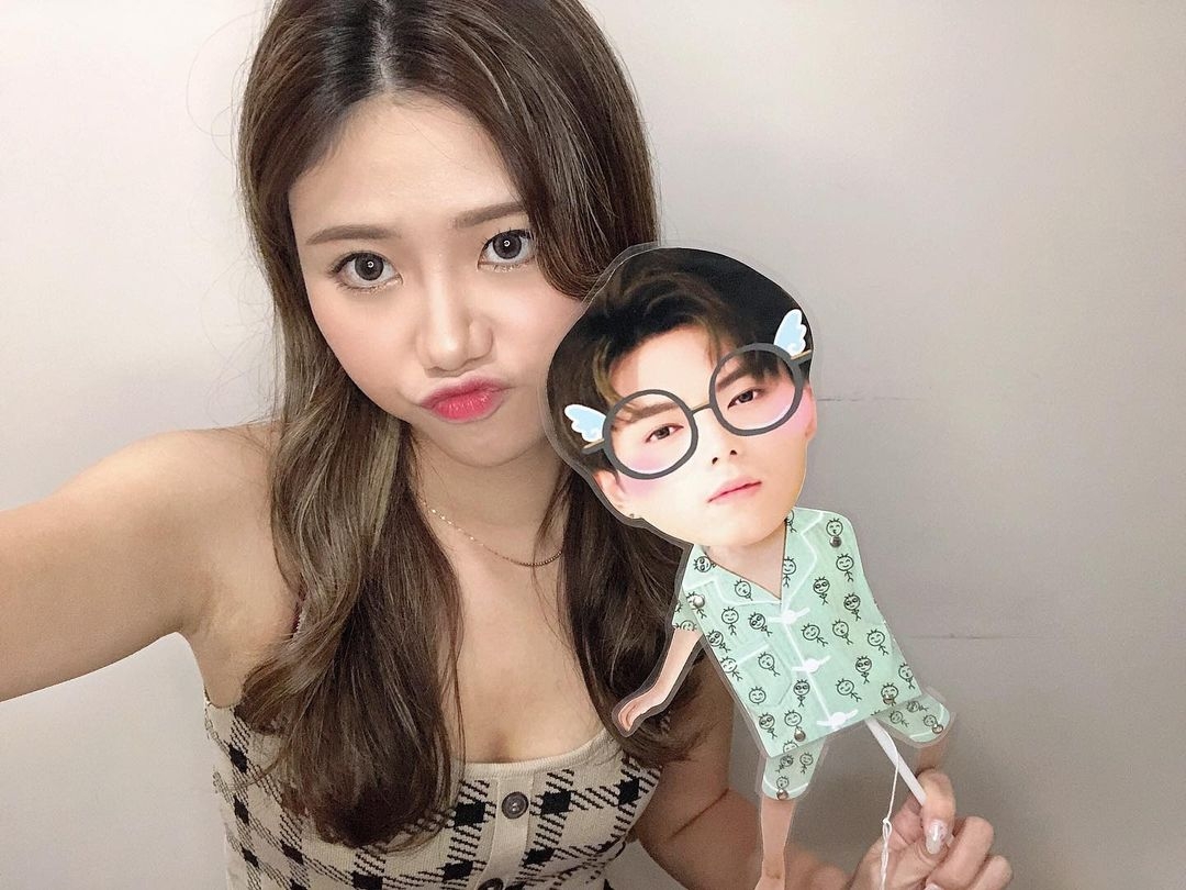 一開始已經以哥哥 193 作賣點的郭嘉盈,連比賽花名亦自稱為「3妹」!