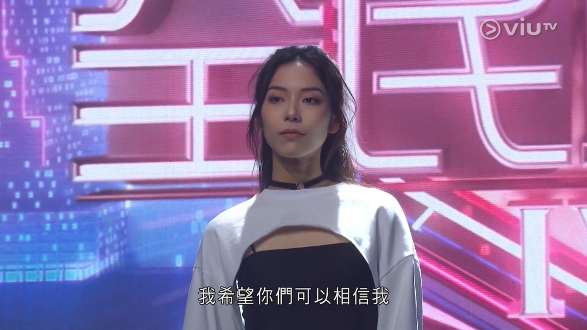 在全民造星4比賽中,阿Wing雖作出調整,比賽時更判若兩人