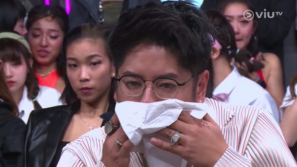 率領的導師許廷鏗被表演感動落淚!