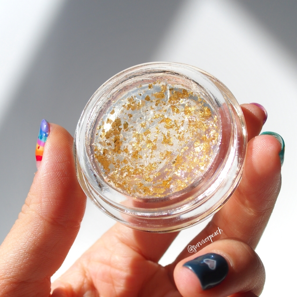 加有23k金箔,塗抹後嘴唇帶有淡淡的光澤~