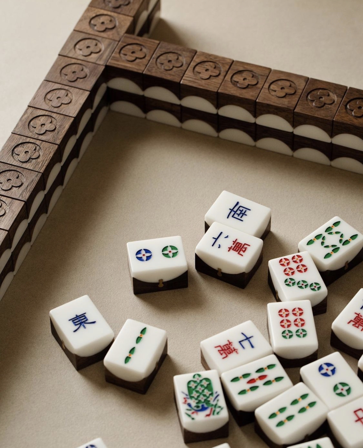 Lv聯同香港設計師打造全新精美行李篋麻雀套裝 Hermes Tiffany Co Prada麻雀同樣奢華 Girlstyle 女生日常 Lv聯同香港設計師打造全新精美行李篋麻雀套裝 Hermes Tiffany Co Prada麻雀同樣奢華 Girlstyle 女生日常