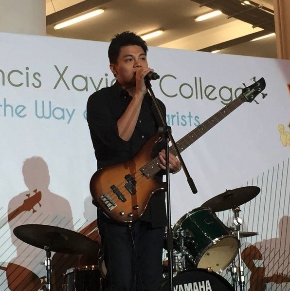 Billy的興趣亦相當廣泛,不時打籃球、夾band!
