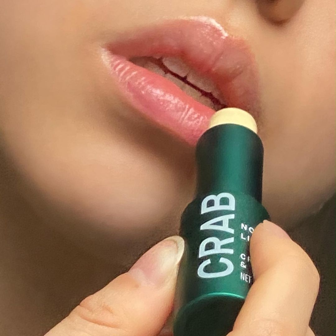 塗抹後令雙唇變得柔軟滋潤並保護表層。