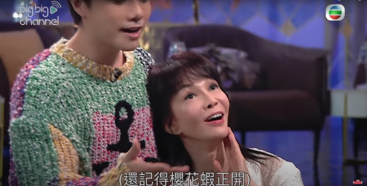 隨即就即場向女評判獻唱《櫻花樹下》表白,超級冧!