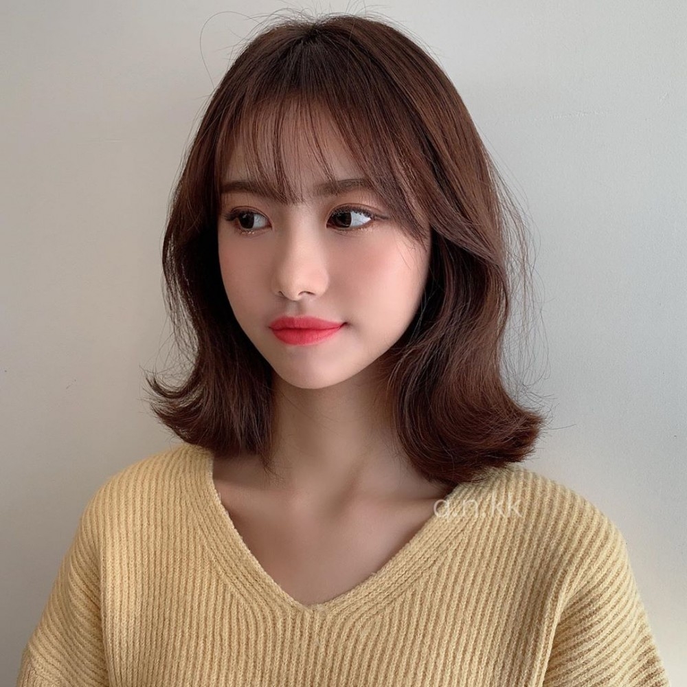 除了兩邊不同的自然捲度,其實這款蝴蝶燙髮尾外翹捲法也是很多人的大熱髮型Top 5之選~