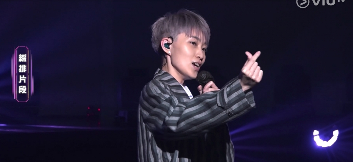 本來準備了跳唱舞台的她,就被經理人阿Wing批評動作太油膩