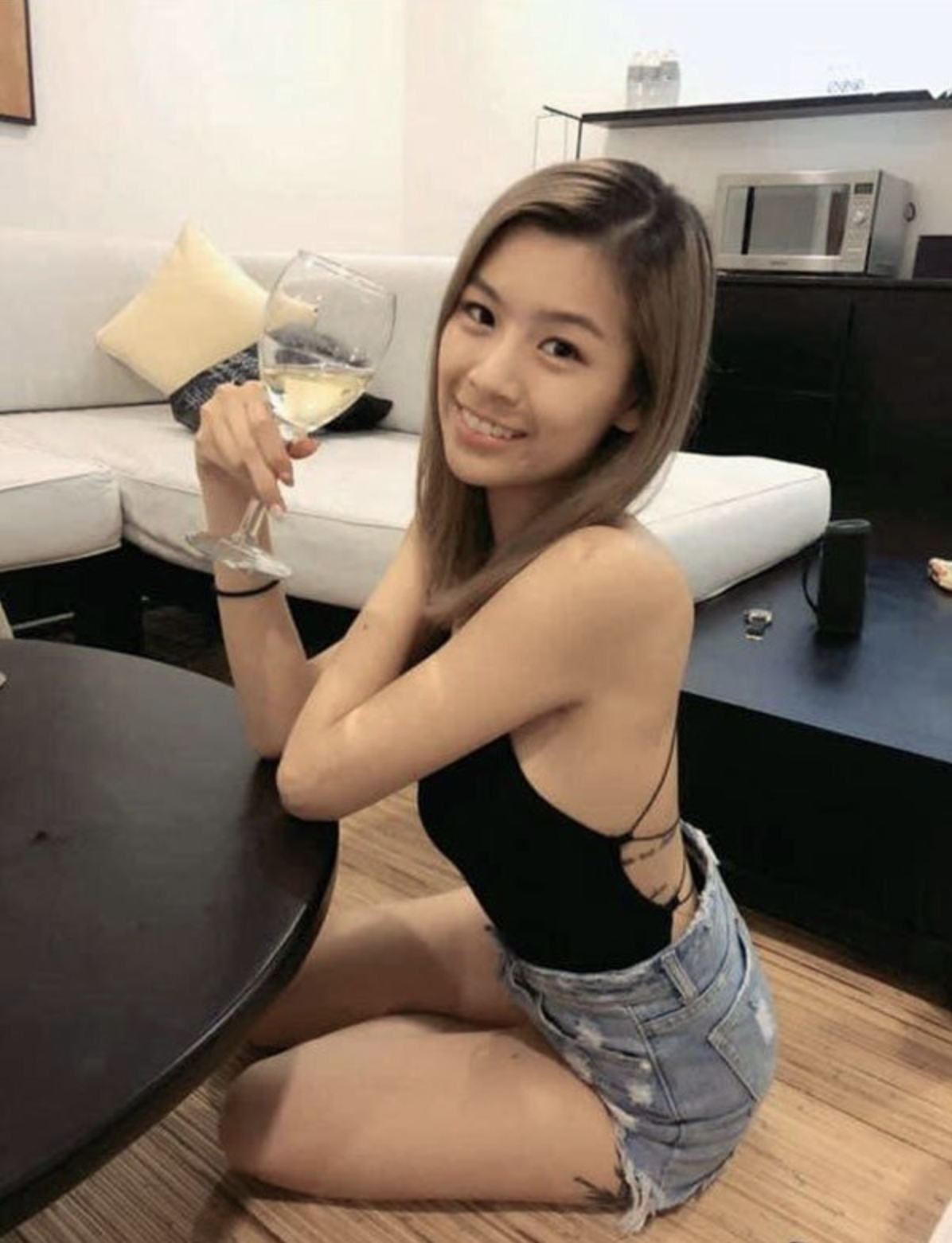 胡秀惠是一名美女歌手。