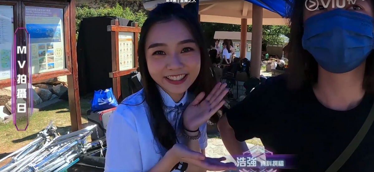 在拍攝MV時 Yoyo 亦贏盡幕後工作人員的