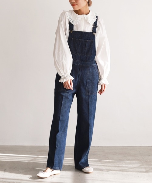 也可以搭配帶有花邊或荷葉邊的襯衫~