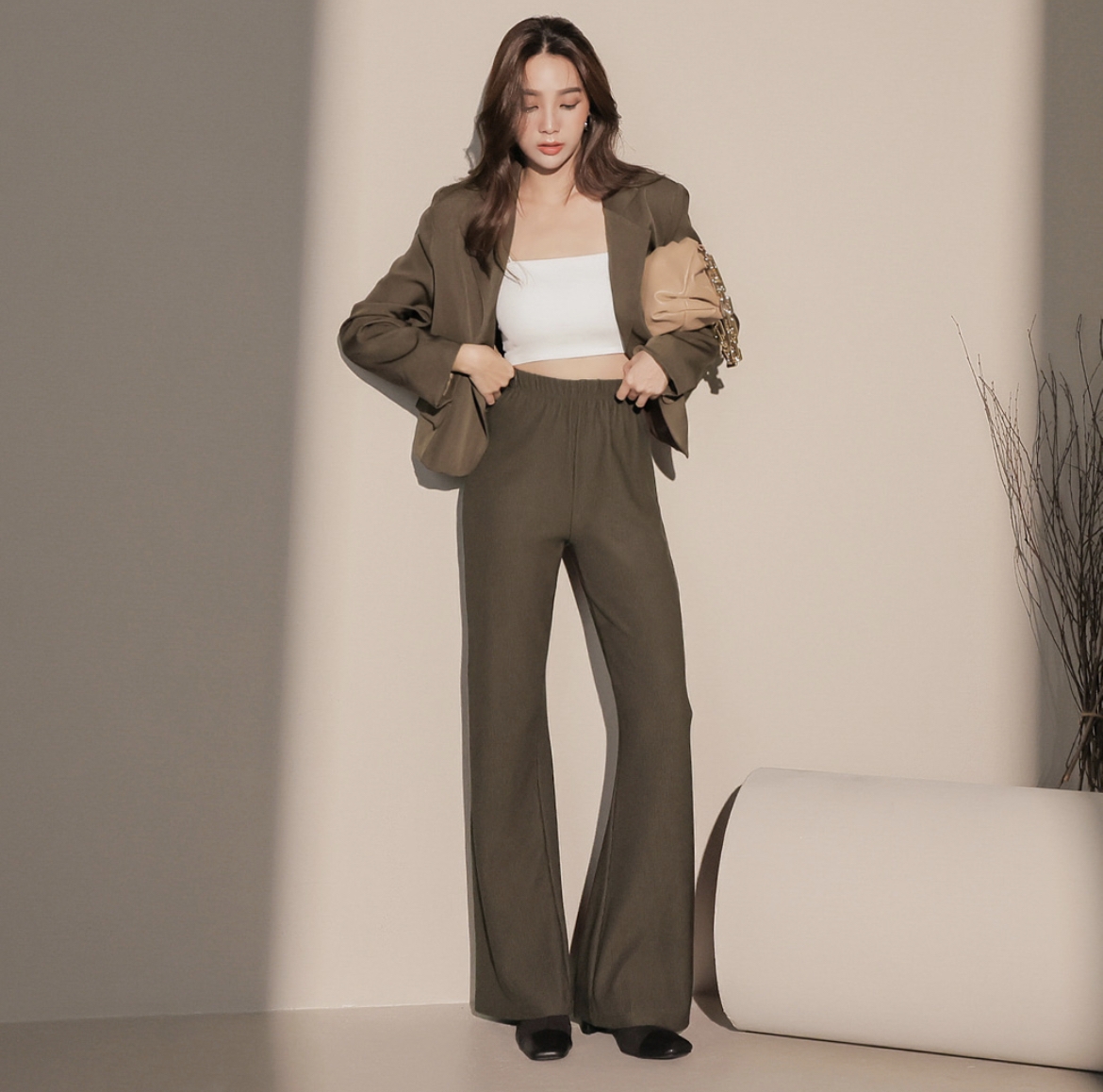 大地色系的西裝褸同樣是秋冬必備單品之一!