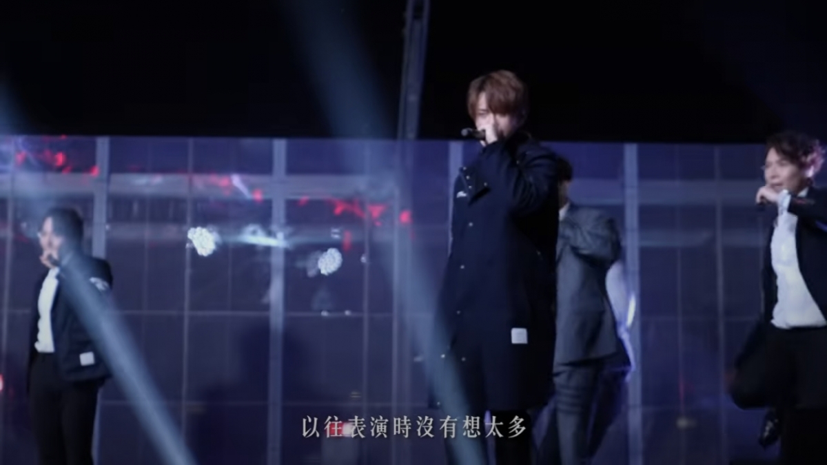 畫面又出現Mirror演唱時的片段,姜濤坦言以前表演並沒有想太多~