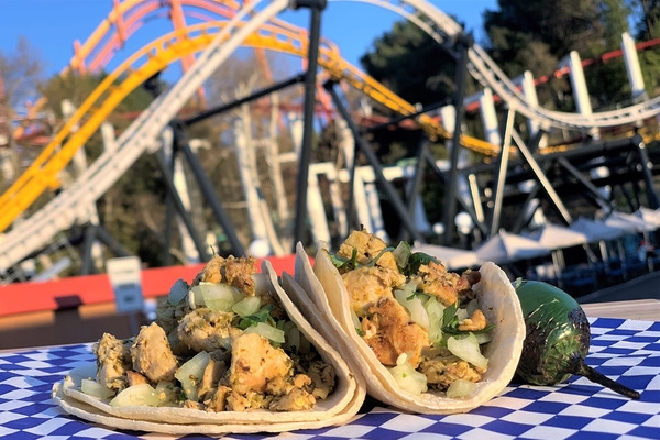 Dylan 發現只要365天都在園內用餐,不計入場的費用