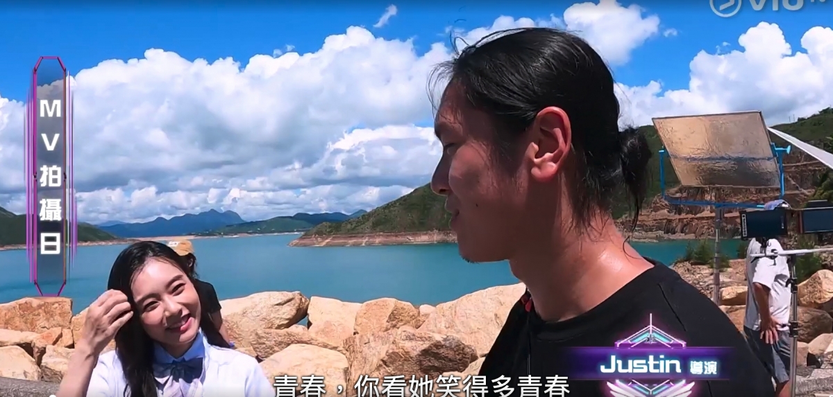 和導演打好關係YOYO在MV中頻頻露面更企正C位!