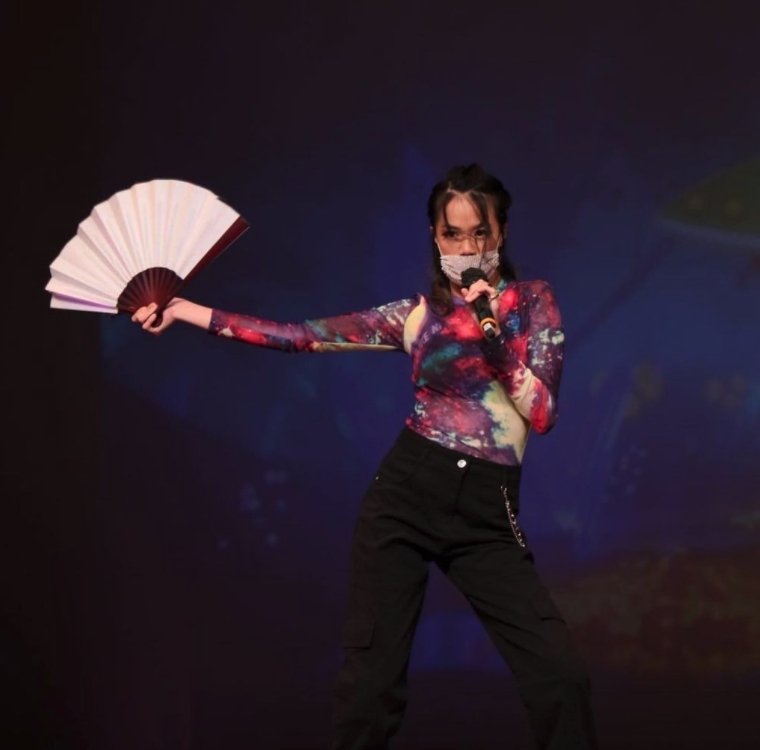 Angel 在 IG上曾分享過她在舞台上的表演