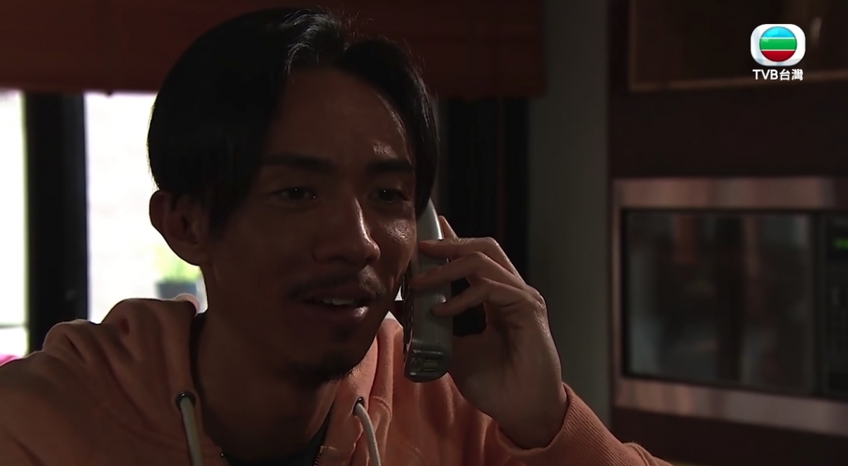 外國有一名人妻就透露,自己的丈夫近年來在公司不停「被升職」,他更天真地以為自己的工作能力備受老闆賞識,而感到相當高興,回家時更不時與自己分享上班時的趣聞以及自己升遷的喜悅!