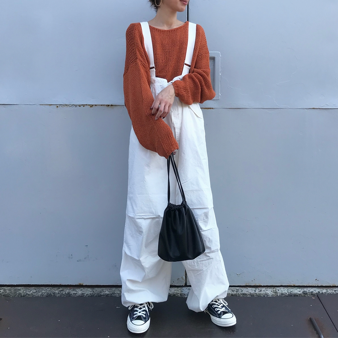 利用飾物、小配件來對應造型色調,整體更和諧~