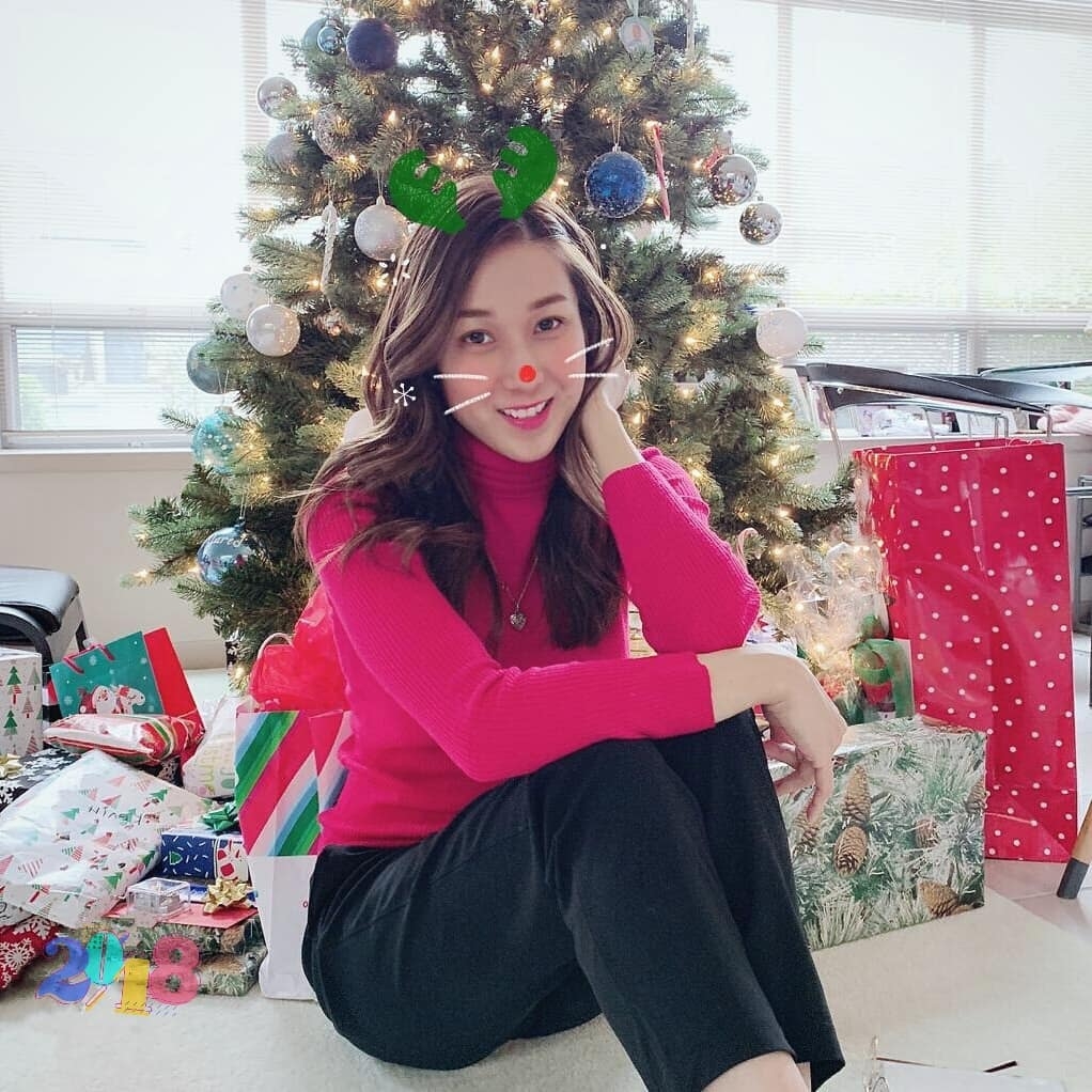 鍾嘉欣曾表示希望在愛情中可以在對方身上獲得安全感,因為這樣才能一起走得更遠