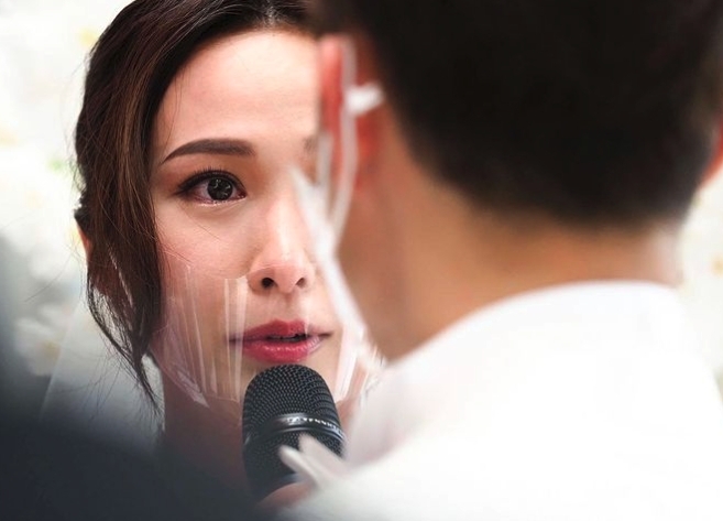 湯怡在「你問我答」中收到「幾時會離婚」等留言