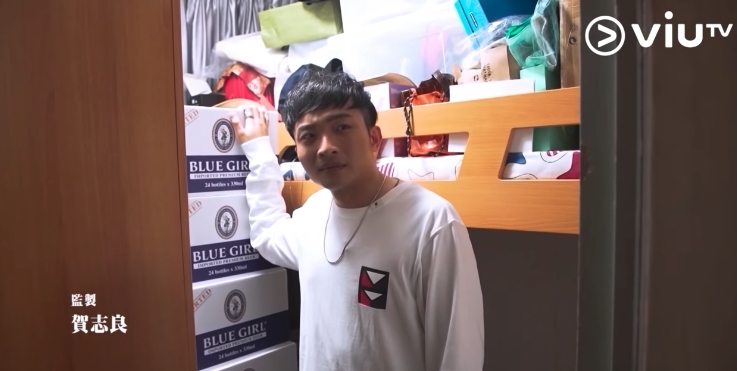不過在他房間中最讓人好奇的就是他的一噸啤酒山,終於消失得無影無蹤。