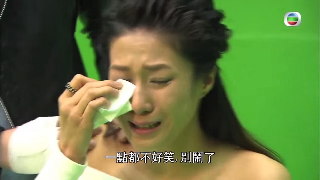 鍾嘉欣在TVB綜藝節目《玩嘢王》其實也有發揮驚人的演技作大整蠱