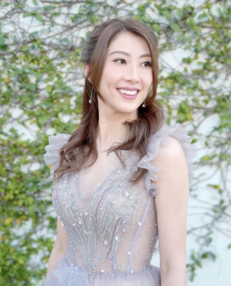 謝芷倫憑《愛.回家之開心速遞》飾演「大小姐」秘書Mandy一角成功入屋!