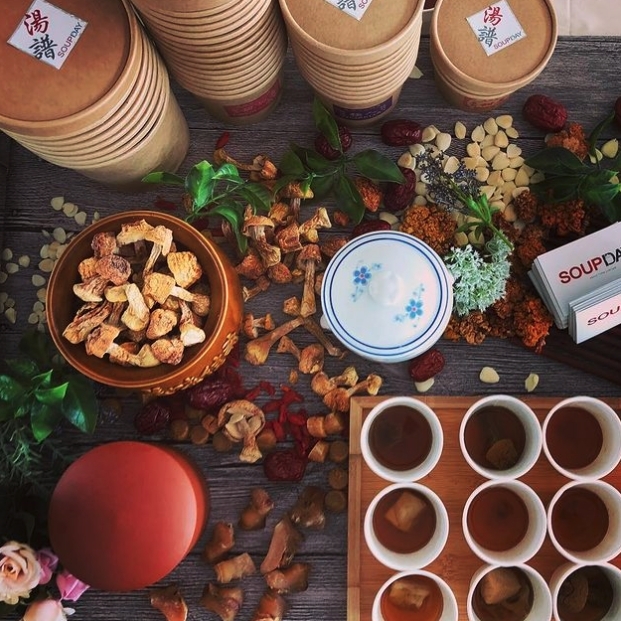 散水餅燉湯還可以選擇在湯盒上印上對同事的感謝話句