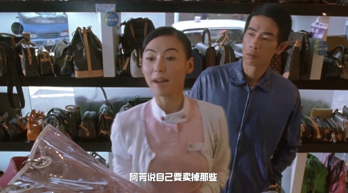 有人就指,就算 SA 笑面迎人也未必是真心真意!他指自己打算向 SA 要求想試身,但卻發現對方卻故意拿出明顯不適合自己的尺寸,故意刁難!