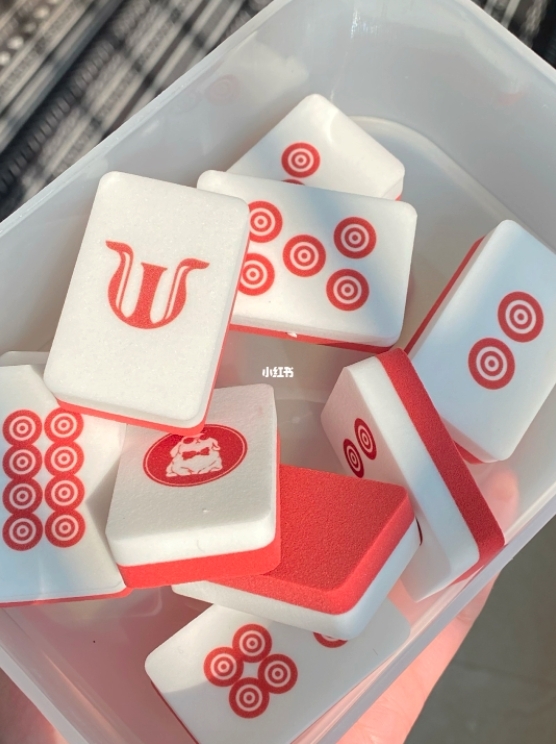 Marchare 三月兔是一個專推出美妝蛋的品牌,今次竟然用上了麻雀來當上妝粉撲的設計靈感,難怪讓一眾麻雀控心動!