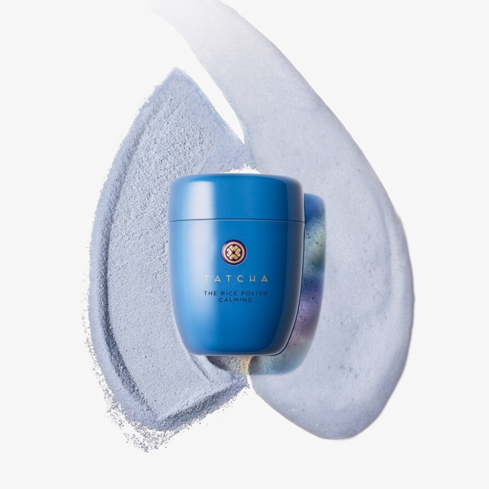 Tatcha 柔亮大米酵素潔膚粉遇水會化成乳白色泡沫,能有效溫和去角質