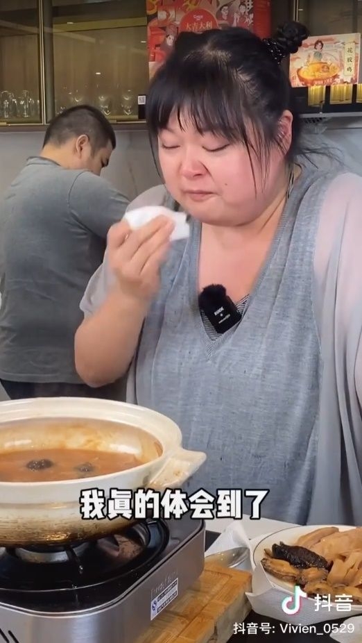陳嘉佳突然情緒激動不禁落淚