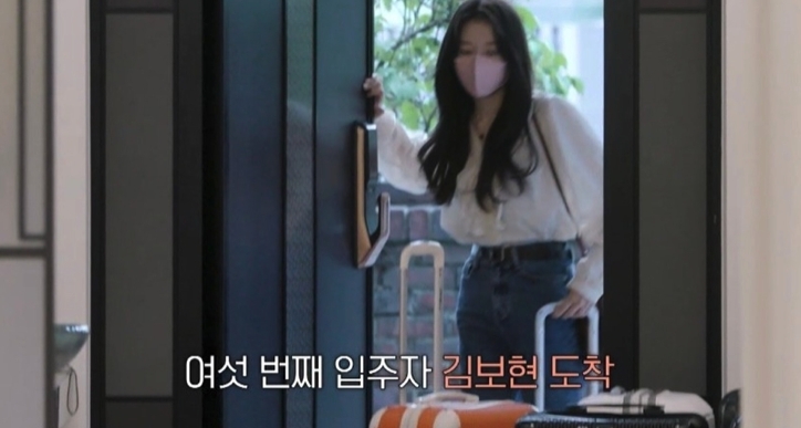 韓國《換乘戀愛》從街上拖行李入宿舍