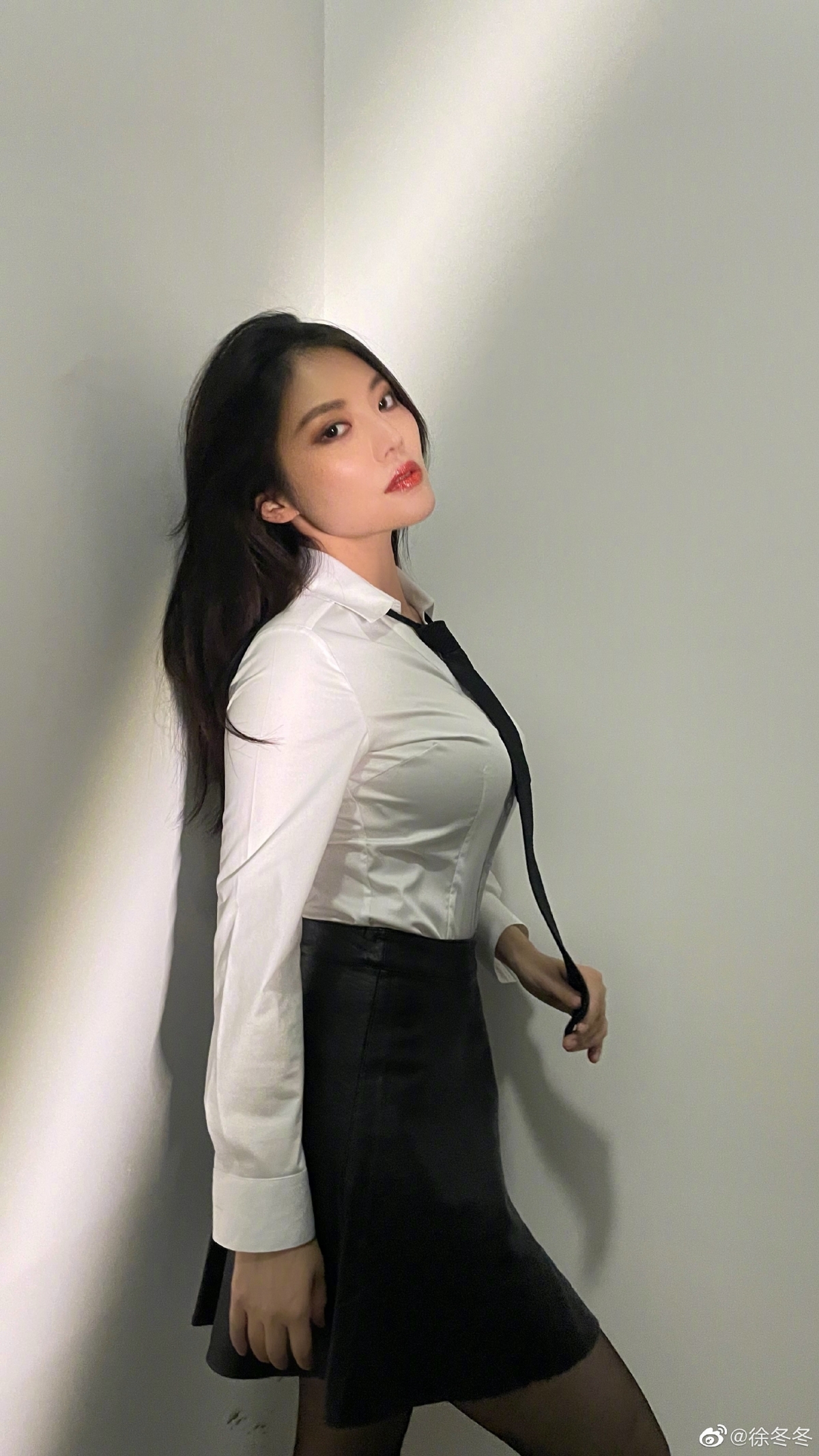 疑似介入男方與擁有「中國第一美胸」之稱的內地女星徐冬冬的戀情!