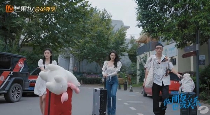 中國《做朋友也沒關係》從街上拖行李入宿舍