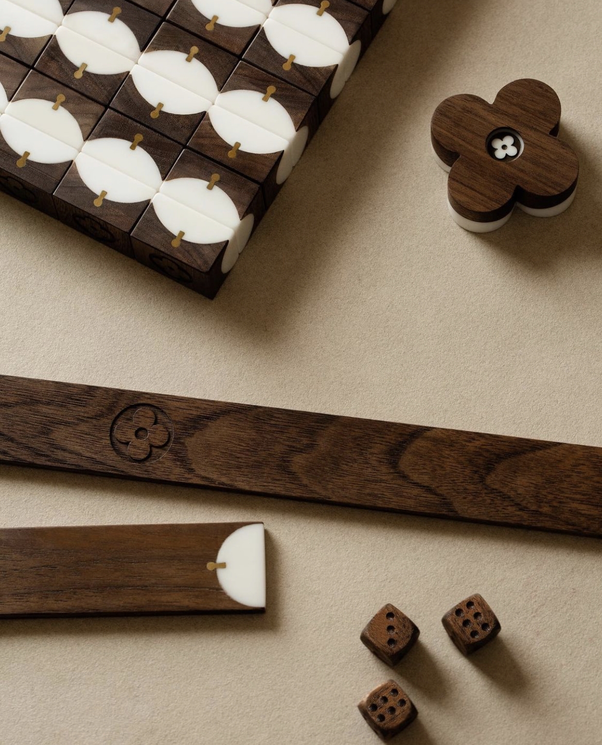 這套華麗的行李篋麻雀套裝索價$520,000港元!