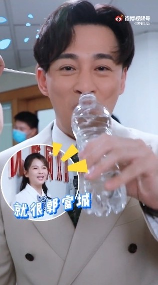 另一邊廂的劉濤則表示林峯的髮型「很像郭富城」！